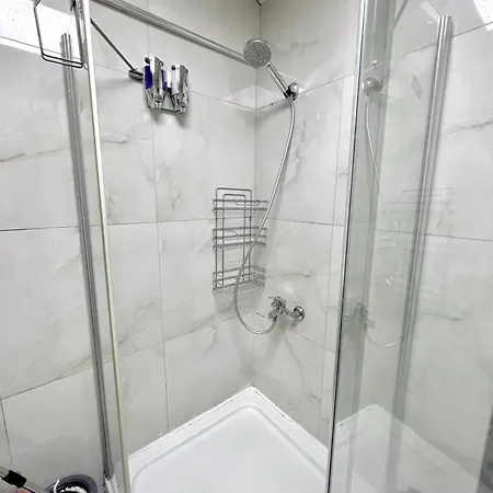 Appartement Istanbulun Kral Dairesi Asansoerlue Ve 2 Klimali