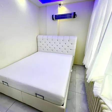 Appartement Istanbulun Kral Dairesi Asansoerlue Ve 2 Klimali